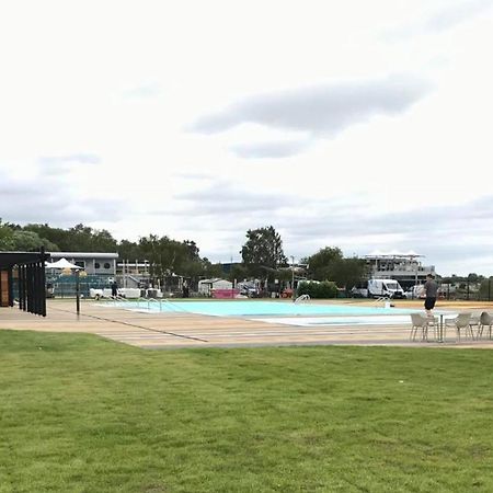 Muscovy Lodge With Hot Tub At Tattershall Lakes Country Park ภายนอก รูปภาพ