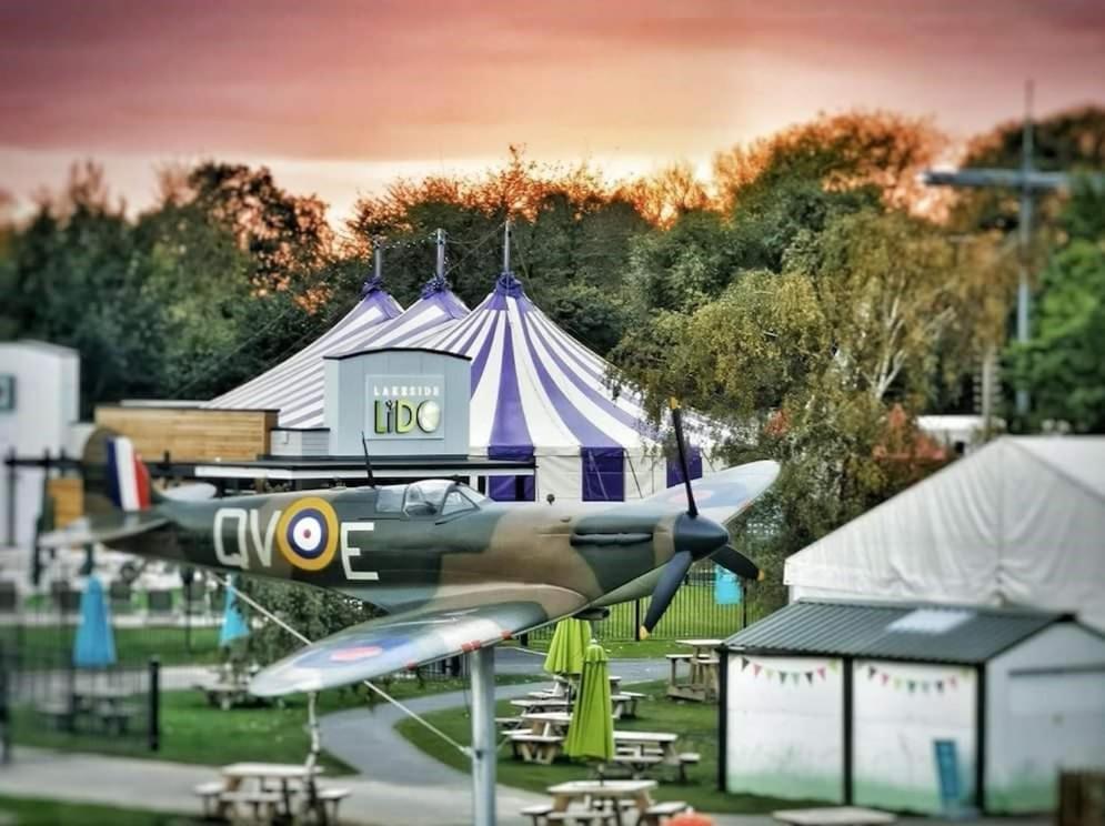 Muscovy Lodge With Hot Tub At Tattershall Lakes Country Park ภายนอก รูปภาพ