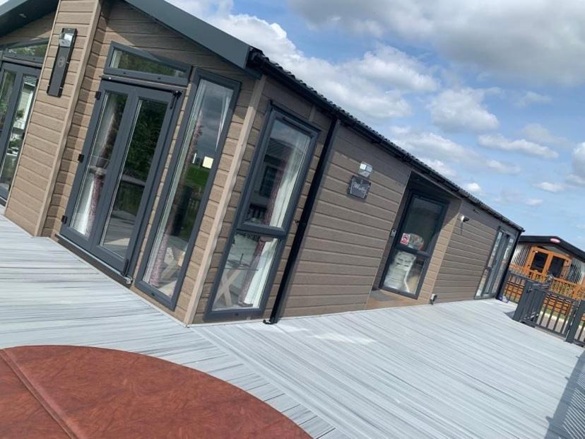Muscovy Lodge With Hot Tub At Tattershall Lakes Country Park ภายนอก รูปภาพ